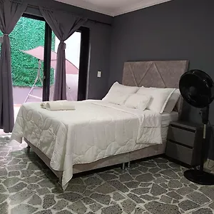 Apartamento 102 En Laureles Cerca Al Estadio Y La 70, Medellín